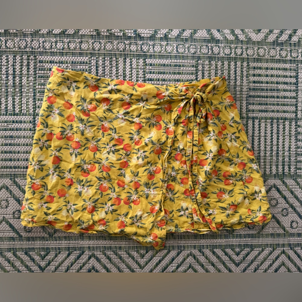 Wild Fable Yellow Floral Mini Wrap Skirt L Linen Blend VGUC Summer Beachy